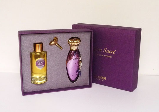 COFFRET PARFUM SACRE AVEC : FLACON EAU DE PARFUM, VAPORISATEUR DE SAC RECHARGEABLE ET PETIT ENTONNOIR