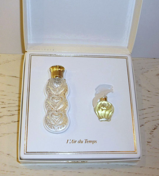 COFFRET CONTENANT : 1 CORSETIERE EAU DE TOILETTE L'AIR DU TEMPS 10 ML & 1 MINIATURE EAU DE PARFUM 3,5 ML