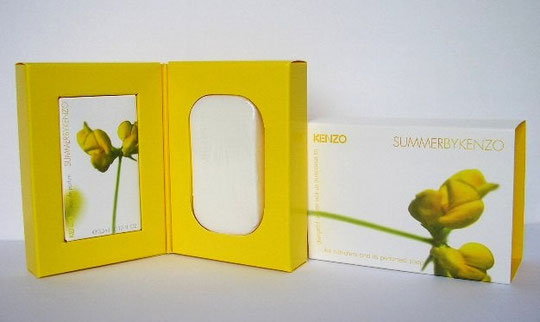 SUMMER BY KENZO : COFFRET COMPORTANT UNE MINIATURE EAU DE PARFUM POUR L'ETE ET UN SAVON PARFUME