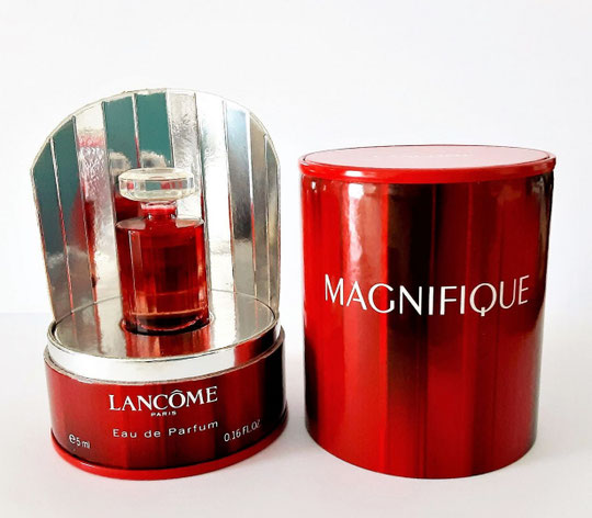 MAGNIFIQUE - PRESENTATION LUXUEUSE DE LA MINIATURE EAU DE PARFUM 5 ML : IDENTIQUE A LA PHOTO PRECEDENTE