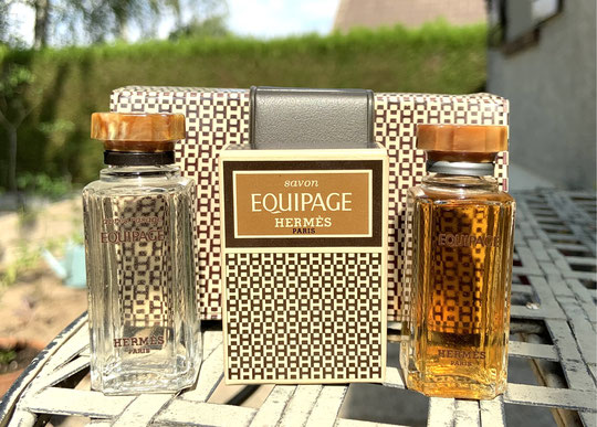 EQUIPAGE - COFFRET DE VOYAGE CONTENANT UN APRES-RASAGE, UNE EAU DE TOILETTE ET UN SAVON PARFUME