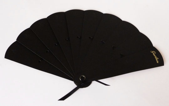GUERLAIN - EVENTAIL EN CARTON NOIR