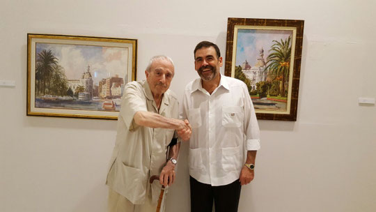 D. José López Martínez, Alcalde del Excmo. Ayuntamiento de Cartagena, dándole la mano a Falgas