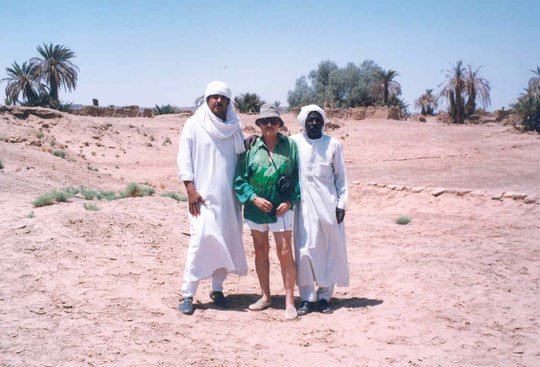 DESIERTO LIBIO CON DOS NOTABLES DEL PUEBLO SAHBBA