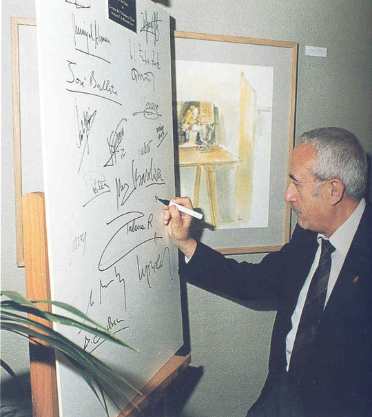 Falgas firmando
