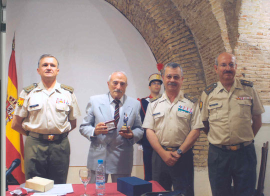 Entrega de un obsequio simbólico