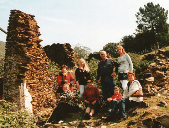  Familia de Dolores y mis hermanas. Pedro. P. Privada.