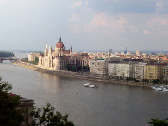 Ungarisches Parlament an der Donau