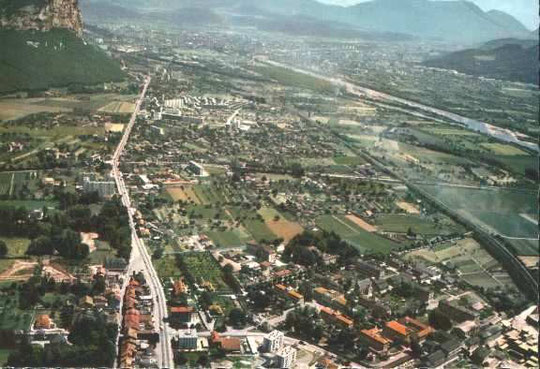 Carte postale - vue générale aérienne de St.Egrève - Ed.La Cigogne - 8, rue Sergent Bobillot - Grenoble