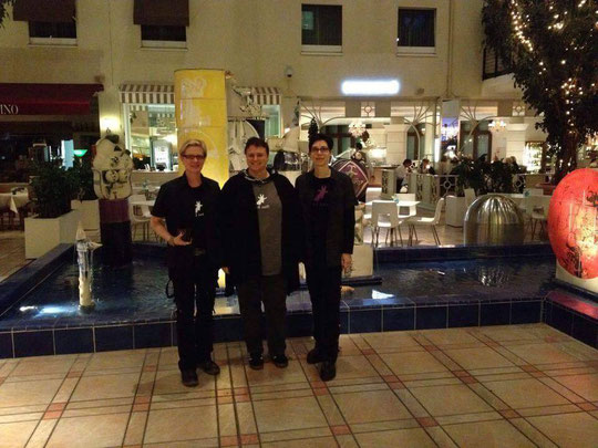 Simon Rhys Beck, ich, Justin C. Skylark in der Hotellobby