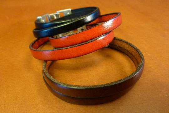 les couleurs: Rouge, Noir, Marron