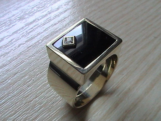 Gelbgold-Ring mit Onyx