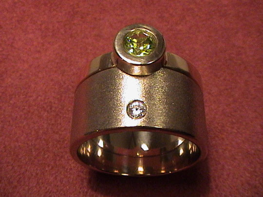 Gelbgold-Ring mit Peridot
