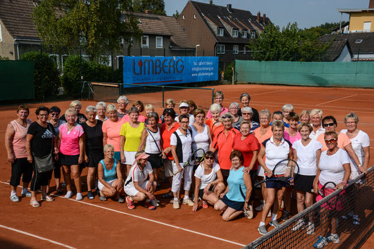 Prosecco, Frauen und Tennis - nach wie vor eine gelungene Mischung beim TC Waldfriede...