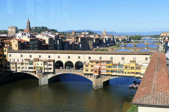 Vue sur l'Arno depuis le Musée des Offices, au premier plan le Ponte Vecchio
