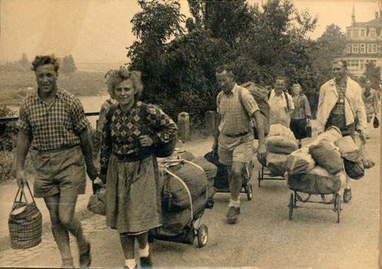 FWF nach dem Krieg mit Faltbootgepäck auf großer Fahrt