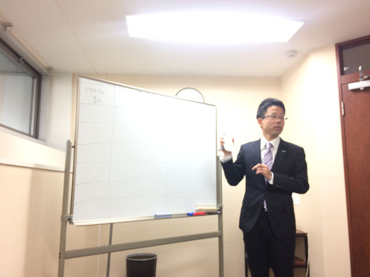 個人事業に対する「法人化のメリット デメリット」について話す ファイナンシャルプランナーの山野佳和さん。
