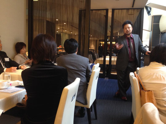 長谷川孝史さんは、実は元・芸人。 トークのうまさは、さすがです。