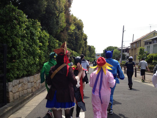途中、ヤッターマンやドロンジョ様ご一行に出会いました。このあと、追い抜いてしまいました。