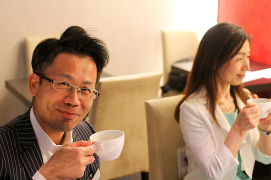 今回は参加者がみなさん 写真NGだったので、 MCの山野佳和さんとサポーターの薮知子さんだけの写真を掲載します。