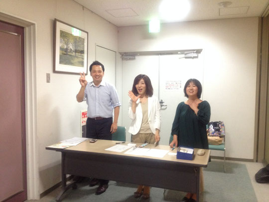 受付3人+場内誘導など5人 の美男美女がスタッフとして協力してくれました。みなさんがいて、よい講演ができました。感謝!