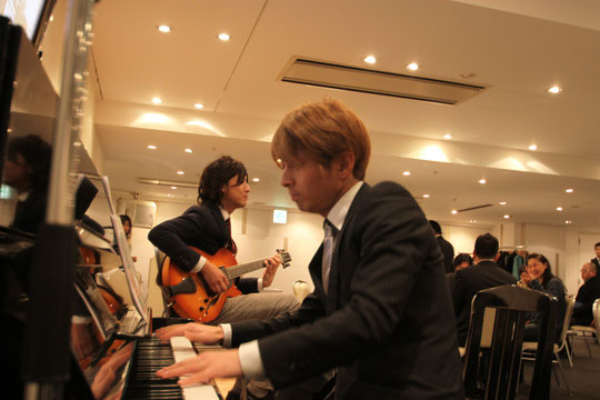 Pianoの井高寛朗さんとGuitarの高田亮介さん