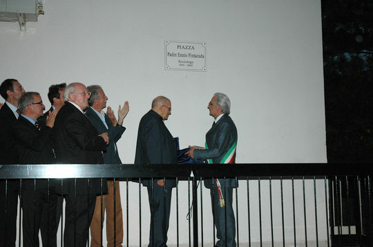 da sinistra: Roberto Caggia, Mimmo Cannariato, Pierluigi Matta, Giacomo Greco, Michelangelo Salamone, Padre Giuseppe Noto e Nino Garofalo.