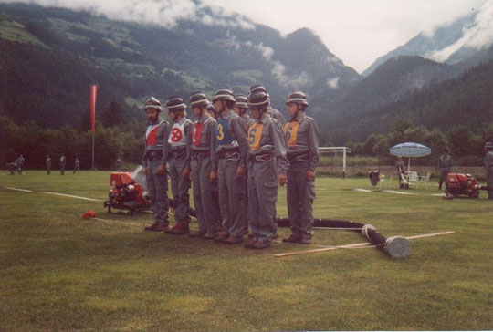 Die Bewerbsgruppe St. Peter/Lajen beim Landesfeuerwehrleistungsbewerb in Sand in Taufers im Juli 1988