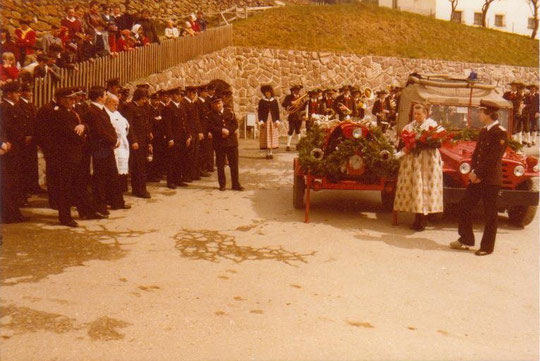 Einweihung der neuen Motorspritze im Jahre 1977