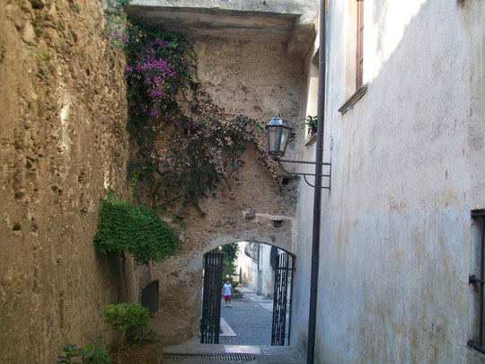 la stradina che porta al ponte del diavolo