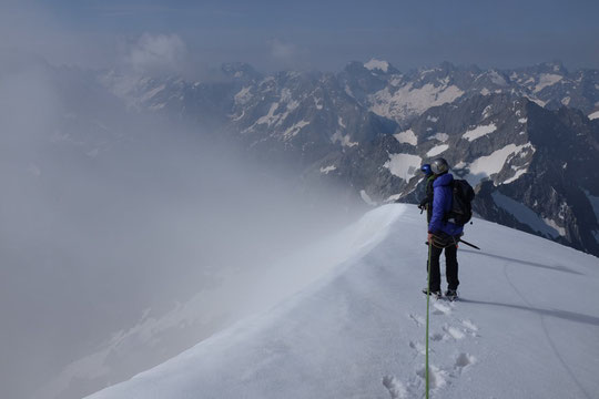 La Nord Est du Rateau depuis le Promontoire (suite), le début de la redescente par l'arête Sud.