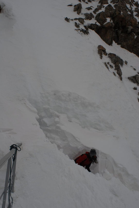 Encore une belle masse de   neige , sur le chemin des toilettes !!!!!!