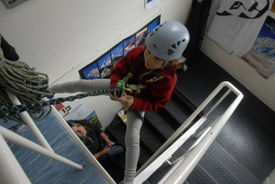 Attention, Yoska a installé ses cordes dans les escaliers...