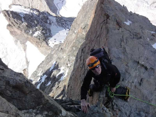 Sur la Traversée de la Meije, vers 3950 m le passage du Cheval Rouge (en bas à gauche le Glacier Carré). Photo François Lesca. Merci