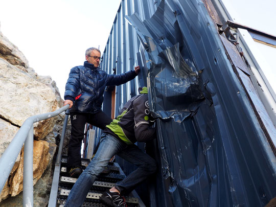 Hier matin lors de l'inspection des dégats suite aux chutes de blocs. Merci à vous !