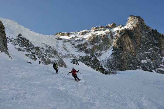 Vers 3400m, sous les séracs des Corridors  en face Nord de la Meije (photo Thomas Guibelain).