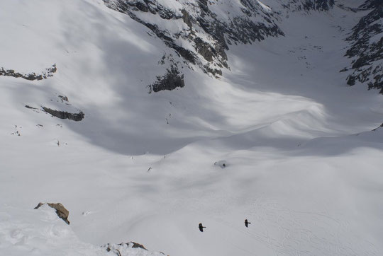 Jeudi 3 mai, la moraine du Vallon des Etançons, bien bien enneigée...