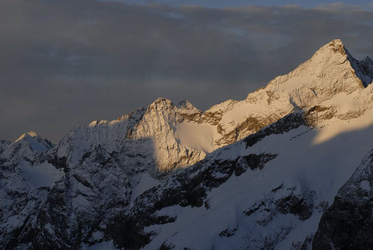 Le soleil arrive, ce matin,  sur la "Gandoliére"