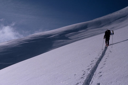 Anouk fait sa trace sur le Dôme des Ecrins,  le 8 mai 2001....