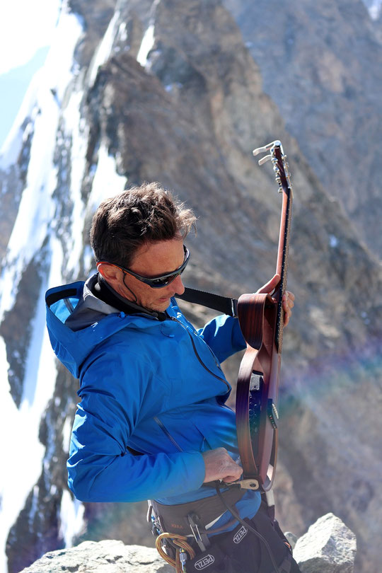 Photos de ZEB  au sommet de la Meije : Pascal Kibler. Merci !