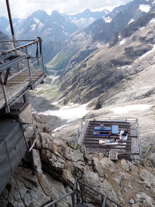 Hier après midi, petite sieste à 3100m sur la DZ du Promontoire....