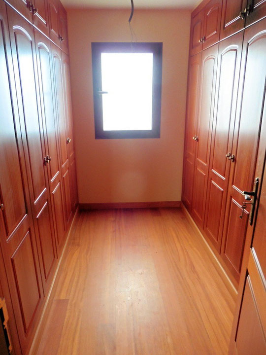 Begehbarer Kleiderschrank