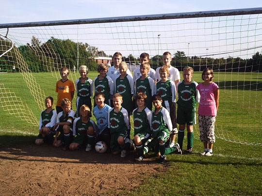 Mannschaftsfoto unmittelbar vor Anpfiff des 1. Spieltages der Saison 2009/10