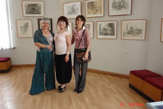 Ukraine Simferopol Ausstellung Eroffnung Zarina Amed, Nese Banu, Leyla Ahmetov -Ramiz Netovkin Esi