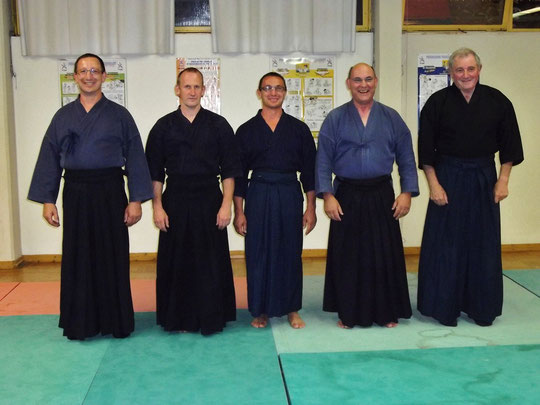 De gauche à droite: D.Pfleger 1er Dan jodo, D.Memheld et Ch. Syvi 2eme Dan jodo, M.Meyer 3eme Dan jodo et C.Zink notre enseignant 5eme Dan de Iaido