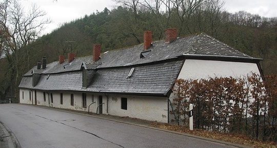 Pluwiger Hammer; Hüttenwerk aus dem späten 19. Jahrhundert; Wohn- und Wirtschaftsgebäude (Blick von Süden)