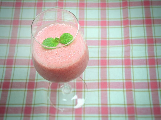 Kokos-Smoothie mit Himbeeren & Banane