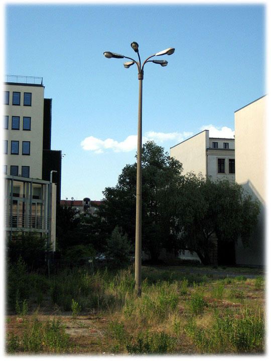 Bilder von der Geschichte der DDR und der Geschichte der Berliner Mauer. Bilder der Mauer am Potsdamer Platz. Spuren und Reste der Grenze in Berlin.