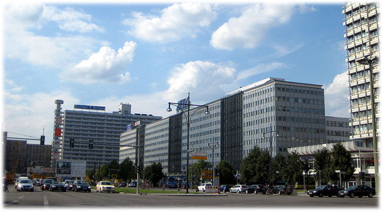 Bilderbuch Berlin: Bilder und Fotos vom Alexanderplatz, DDR und Ostberlin. Dieses Bild zeigt das Haus der Elektroindustrie.