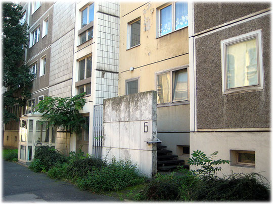 Bilder und Fotos der russischen Botschaft in Berlin. Die Bilder zeigen Gebäude der russischen Botschaft und wichtige Gebäude und Häuser im DDR-Stil und DDR-Bauweise.